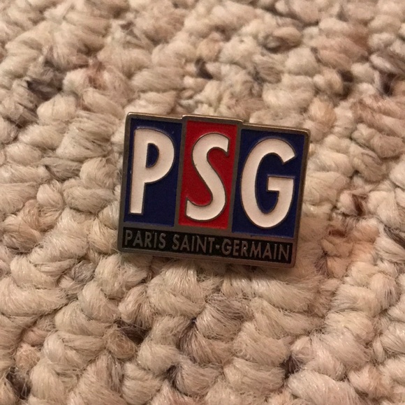 PSG soccer pin - Picture 1 of 1